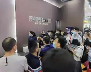 Le premier jour à l'exposition d'ameublement personnalisé de maison de Guangzhou, les nouvelles armoires de la série Baineng ont enflammé la foule!